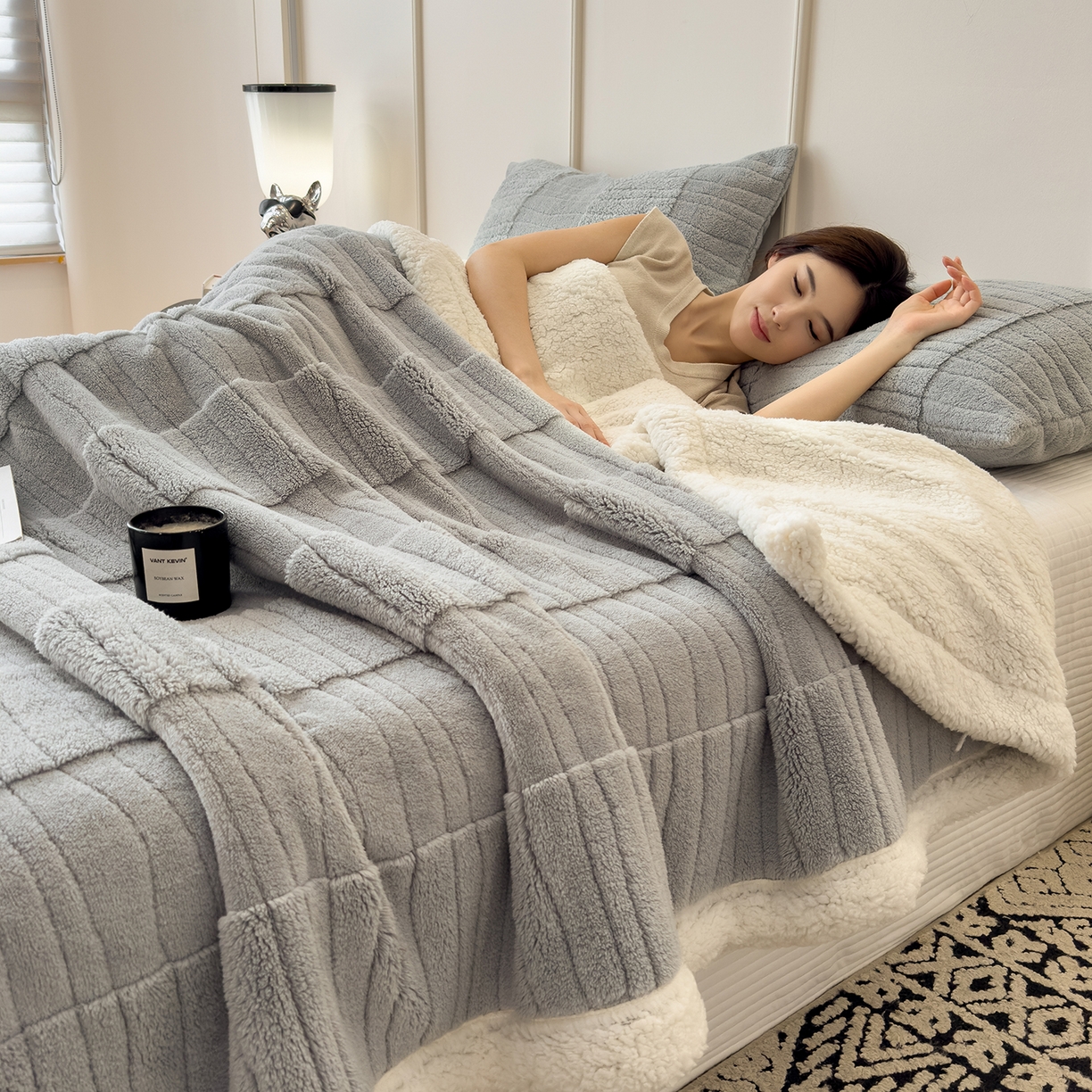 91家纺网 家纺一手货源 找家纺 世纪绒品 2025新款A类加厚水波纹羊羔绒双层提花毛毯 水波纹-浅灰