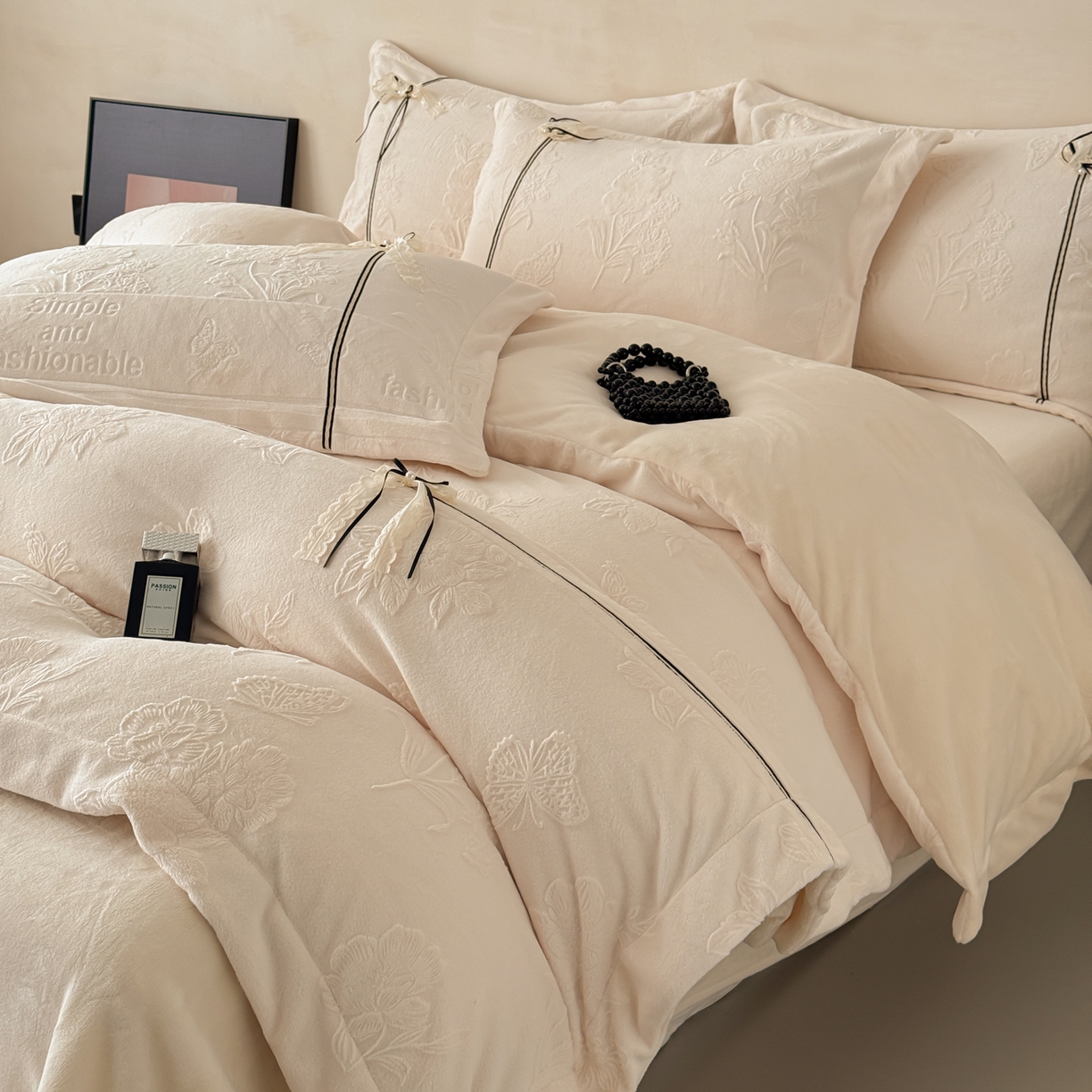 若未家居 LOVEWE HOUSE 2025新款250克法式轻奢牛奶绒雕花工艺款四件套-蝶屿 蝶屿  奶油白