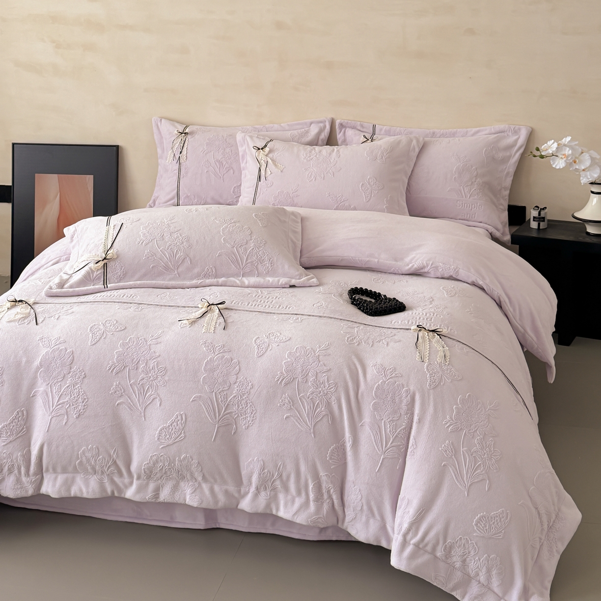 91家纺网 家纺一手货源 找家纺 若未家居 LOVEWE HOUSE 2025新款250克法式轻奢牛奶绒雕花工艺款四件套-蝶屿 蝶屿  紫