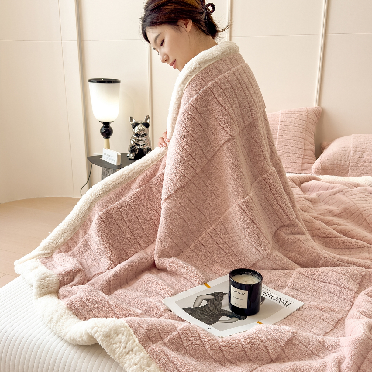 91家纺网 家纺一手货源 找家纺 世纪绒品 2025新款A类加厚水波纹羊羔绒双层提花毛毯 水波纹-浅粉