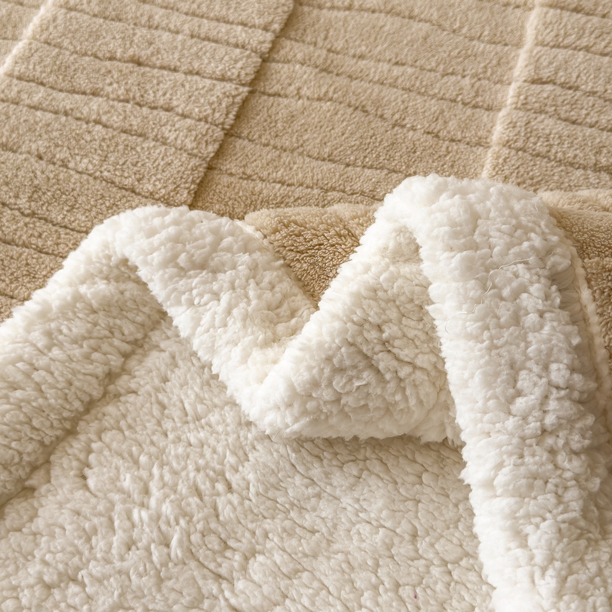 91家纺网 家纺一手货源 找家纺 世纪绒品 2025新款A类加厚水波纹羊羔绒双层提花毛毯 水波纹-浅卡