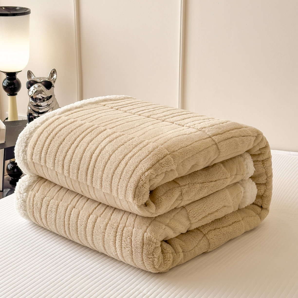 91家纺网 家纺一手货源 找家纺 世纪绒品 2025新款A类加厚水波纹羊羔绒双层提花毛毯 水波纹-浅卡