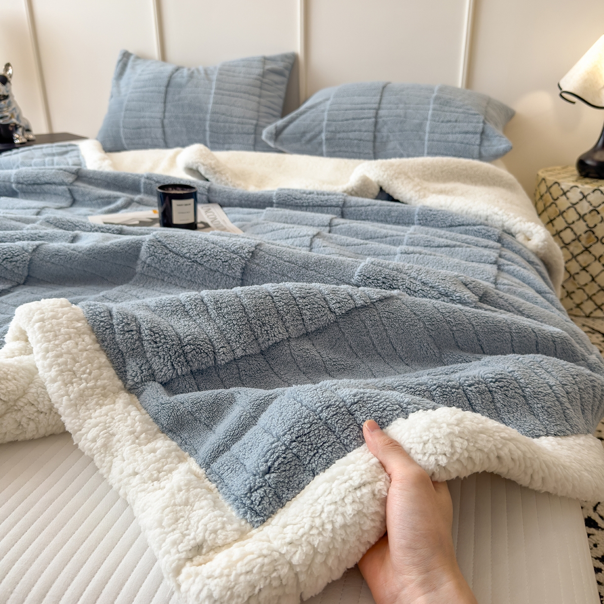 91家纺网 家纺一手货源 找家纺 世纪绒品 2025新款A类加厚水波纹羊羔绒双层提花毛毯 水波纹-蓝灰