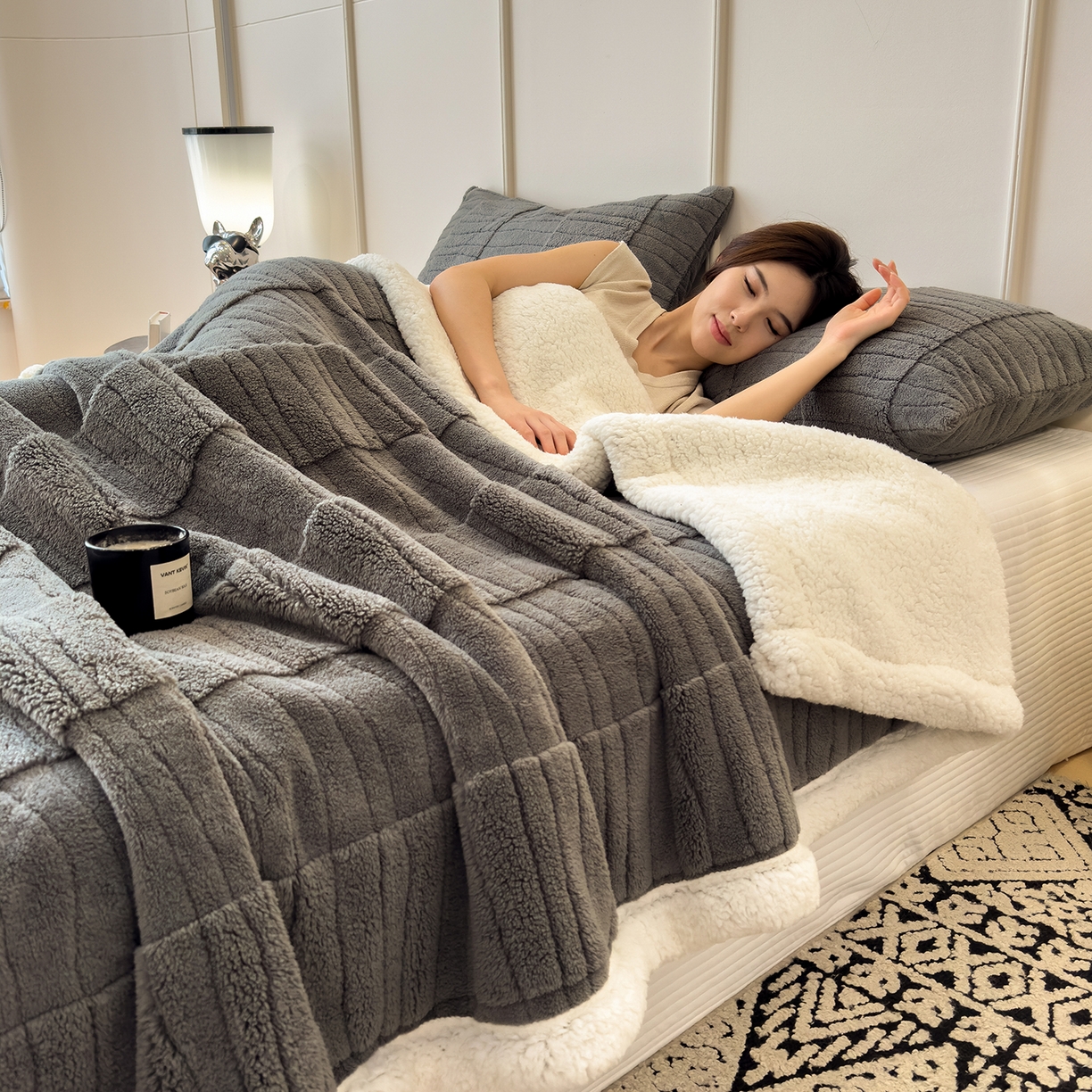 91家纺网 家纺一手货源 找家纺 世纪绒品 2025新款A类加厚水波纹羊羔绒双层提花毛毯 水波纹-深灰