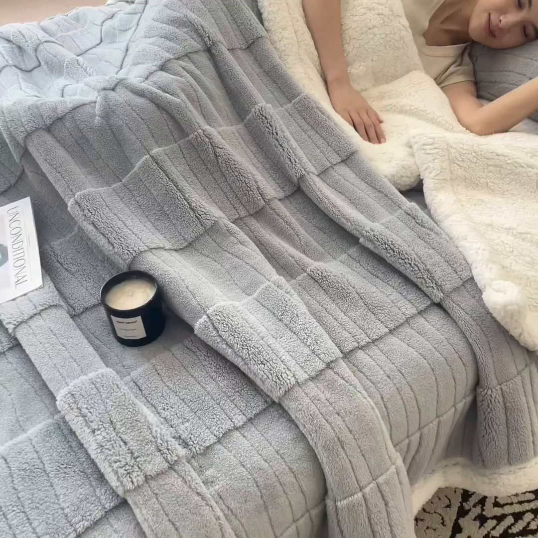91家纺网 家纺一手货源 找家纺 世纪绒品 2025新款A类加厚水波纹羊羔绒双层提花毛毯 水波纹-浅灰