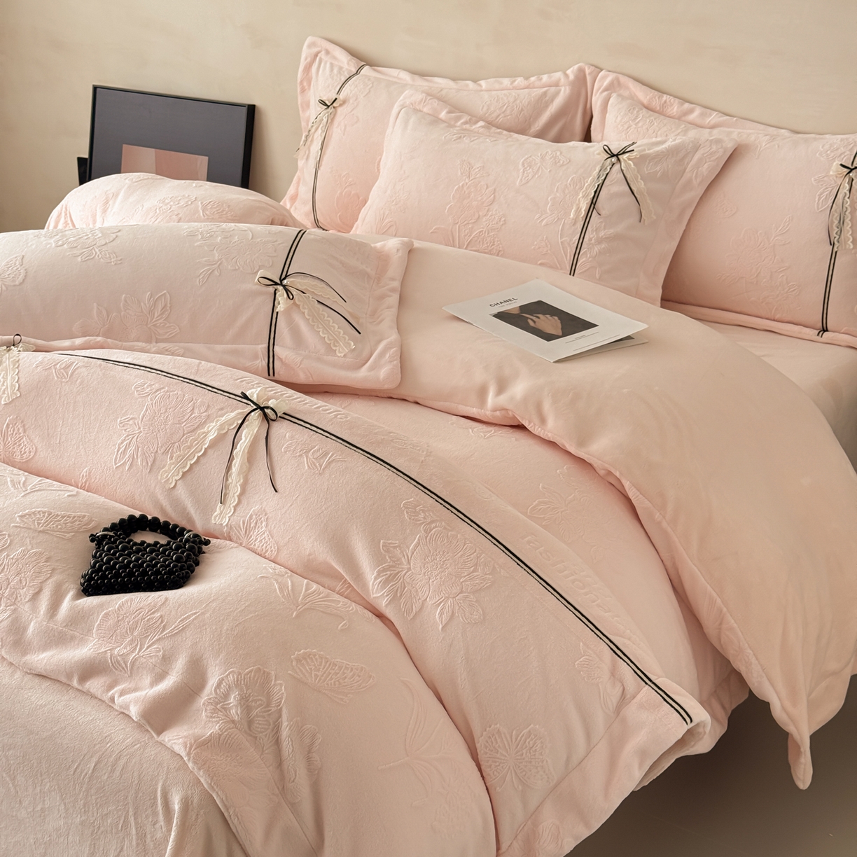 若未家居 LOVEWE HOUSE 2025新款250克法式轻奢牛奶绒雕花工艺款四件套-蝶屿 蝶屿  粉