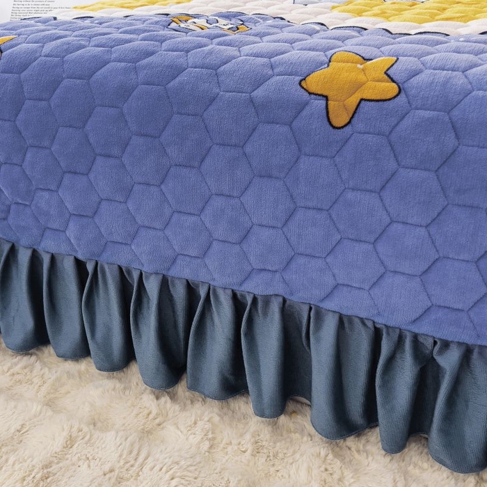 91家纺网 家纺一手货源 找家纺 情煊家纺 2025新款简约加厚A类牛奶绒夹棉印花床盖 太空漫步