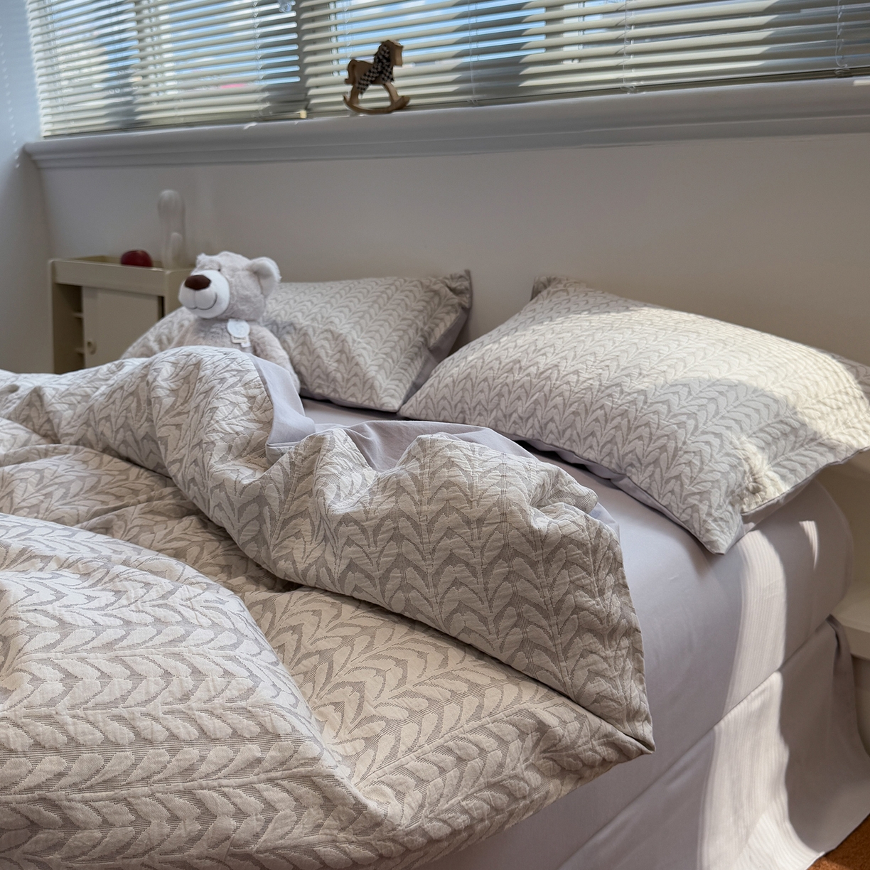 91家纺网 家纺一手货源 找家纺 慕尚家纺 2025新款全棉空气立体提花磨毛四件套 稻花-白灰