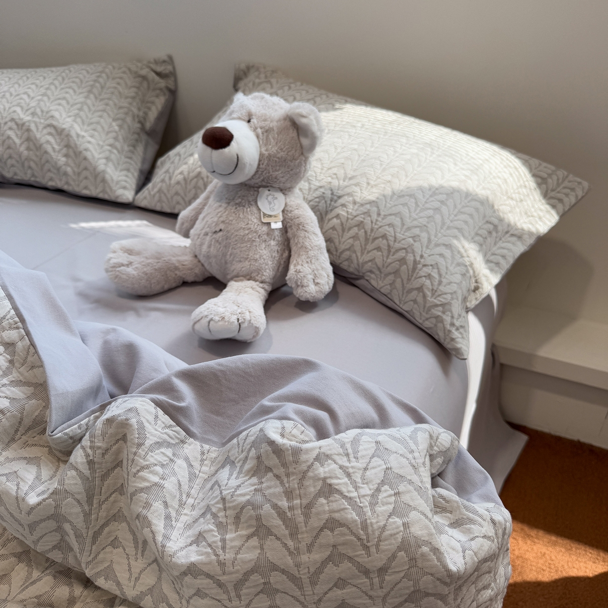 91家纺网 家纺一手货源 找家纺 慕尚家纺 2025新款全棉空气立体提花磨毛四件套 稻花-白灰