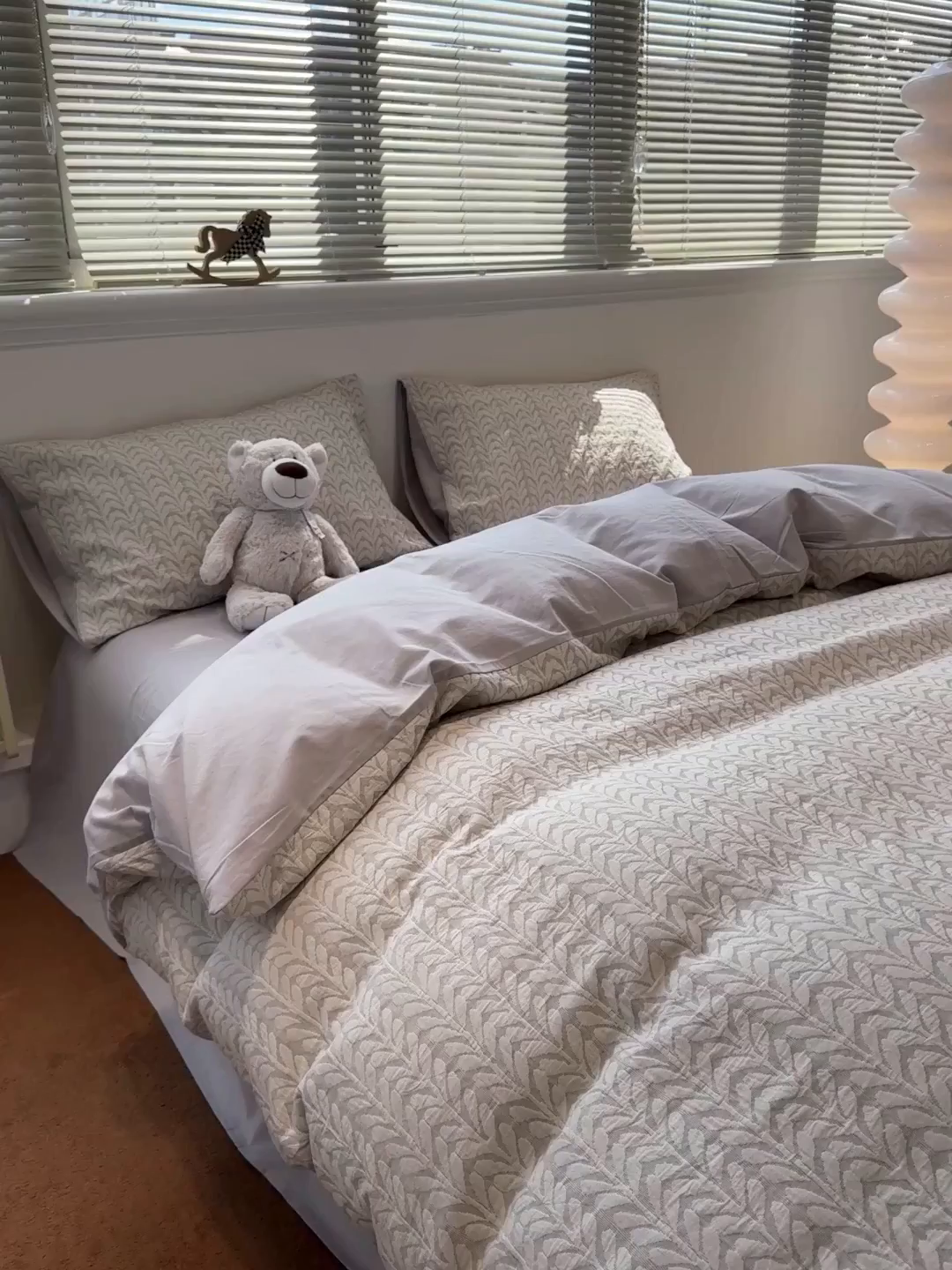 91家纺网 家纺一手货源 找家纺 慕尚家纺 2025新款全棉空气立体提花磨毛四件套 稻花-白灰