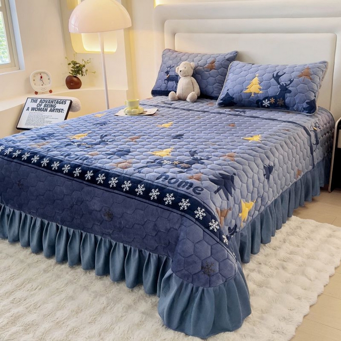 91家纺网 家纺一手货源 找家纺 情煊家纺 2025新款简约加厚A类牛奶绒夹棉印花床盖 一鹿幸福