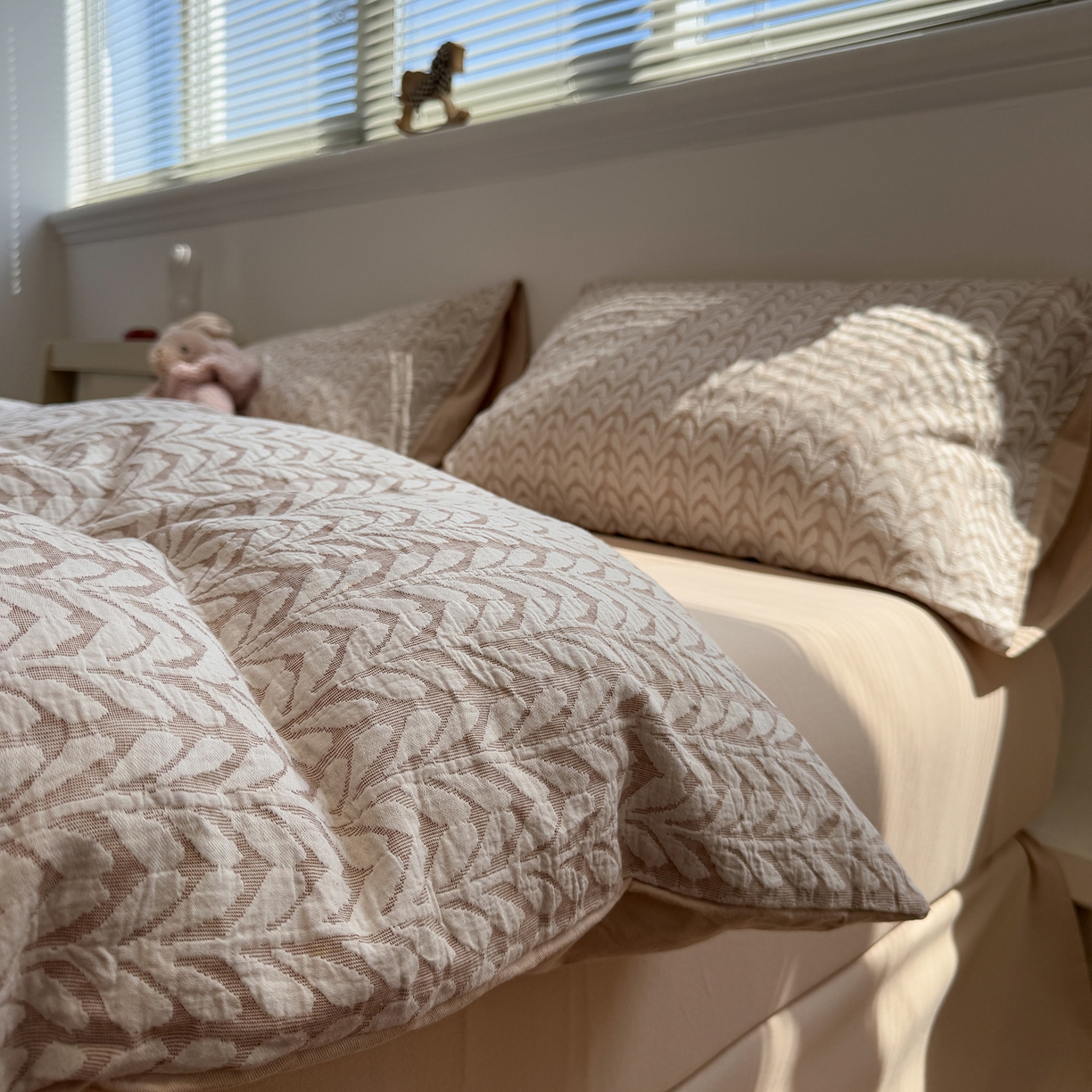 91家纺网 家纺一手货源 找家纺 慕尚家纺 2025新款全棉空气立体提花磨毛四件套 稻花-卡其