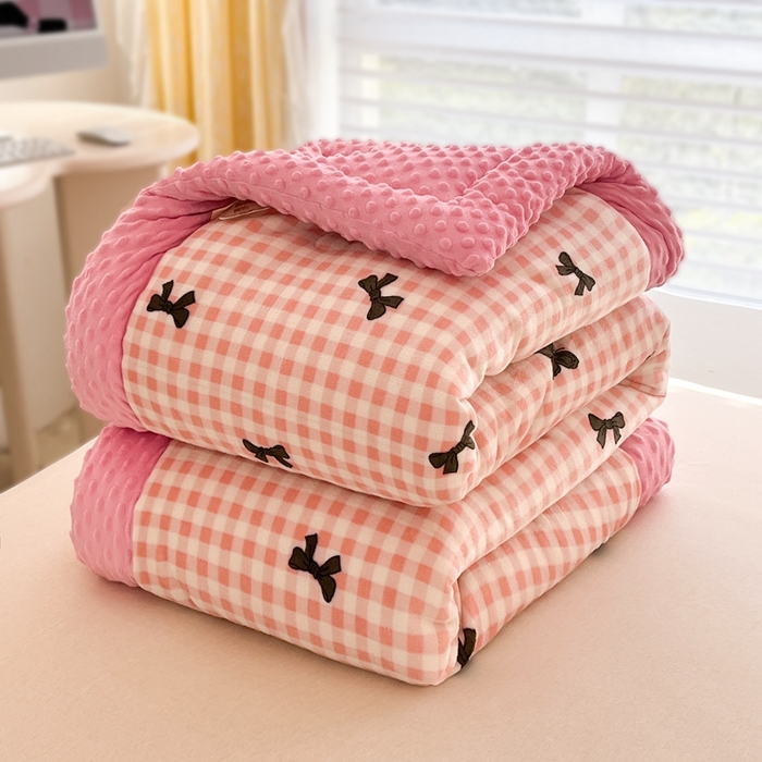 91家纺网 家纺一手货源 找家纺 （总）默忆 2025新款牛奶绒豆豆被被子被芯