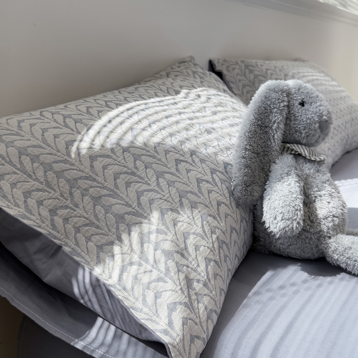 91家纺网 家纺一手货源 找家纺 慕尚家纺 2025新款全棉空气立体提花磨毛四件套 稻花-浅蓝