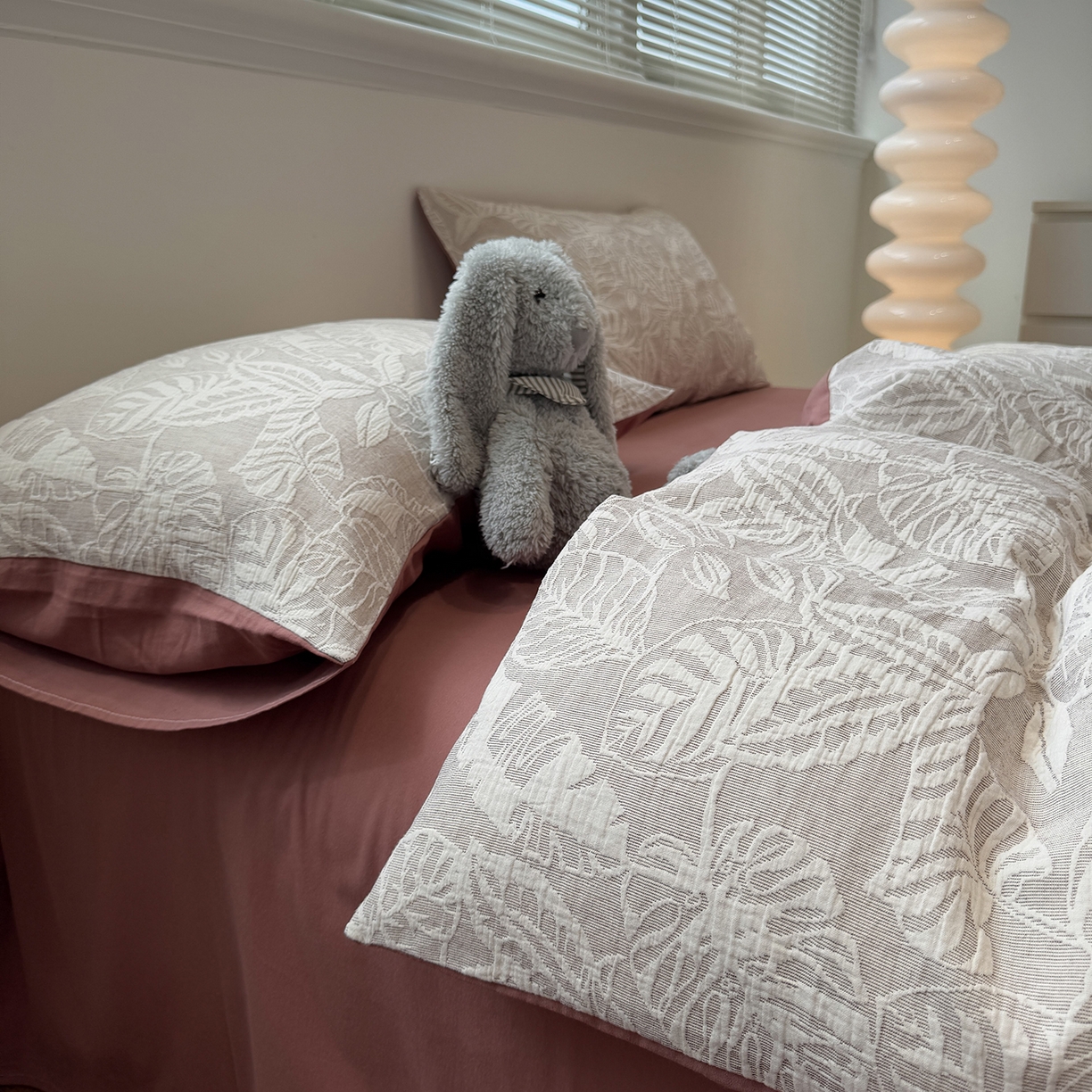 91家纺网 家纺一手货源 找家纺 慕尚家纺 2025新款全棉空气立体提花磨毛四件套 繁花似锦-豆沙