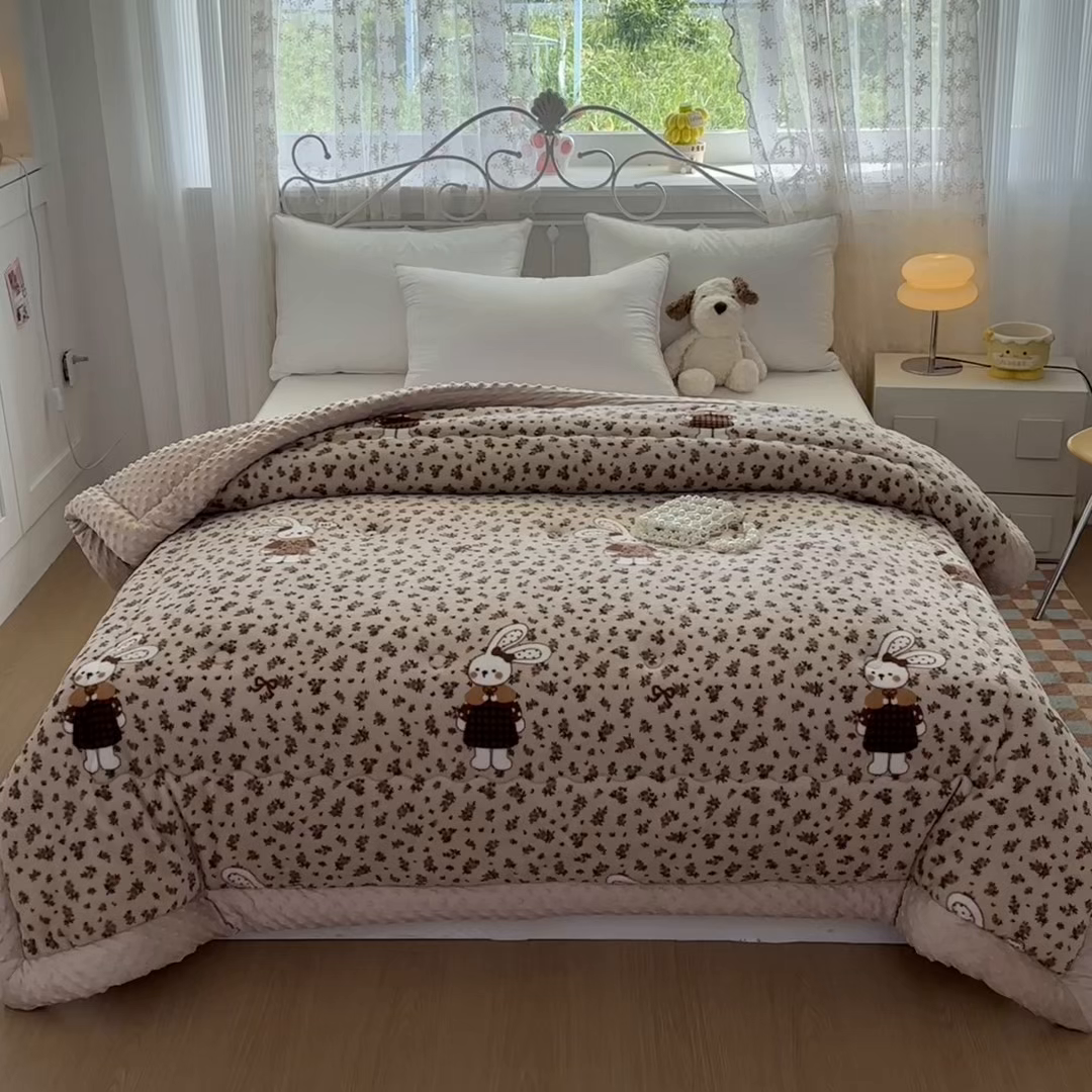 91家纺网 家纺一手货源 找家纺 （总）默忆 2025新款牛奶绒豆豆被被子被芯