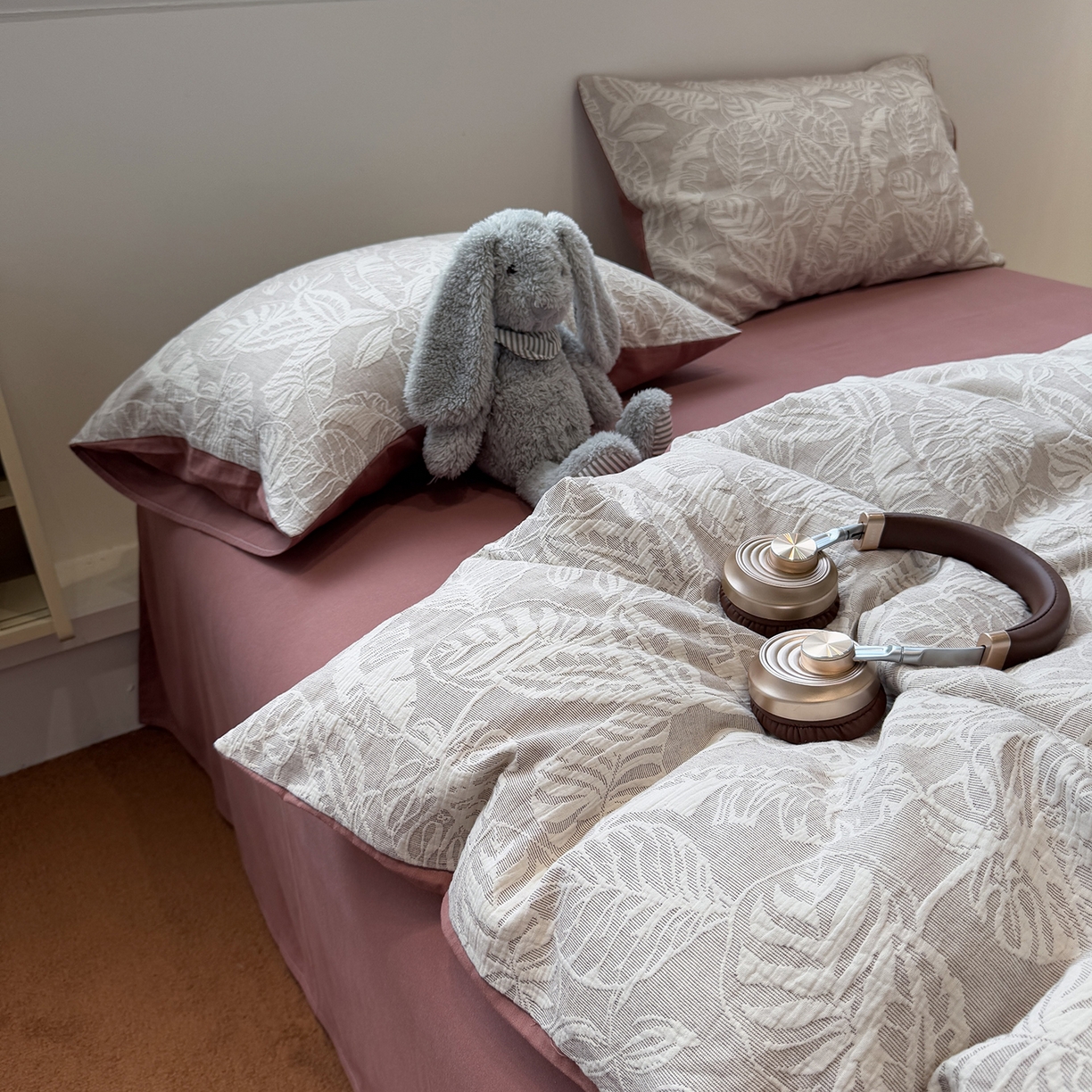 91家纺网 家纺一手货源 找家纺 慕尚家纺 2025新款全棉空气立体提花磨毛四件套 繁花似锦-豆沙