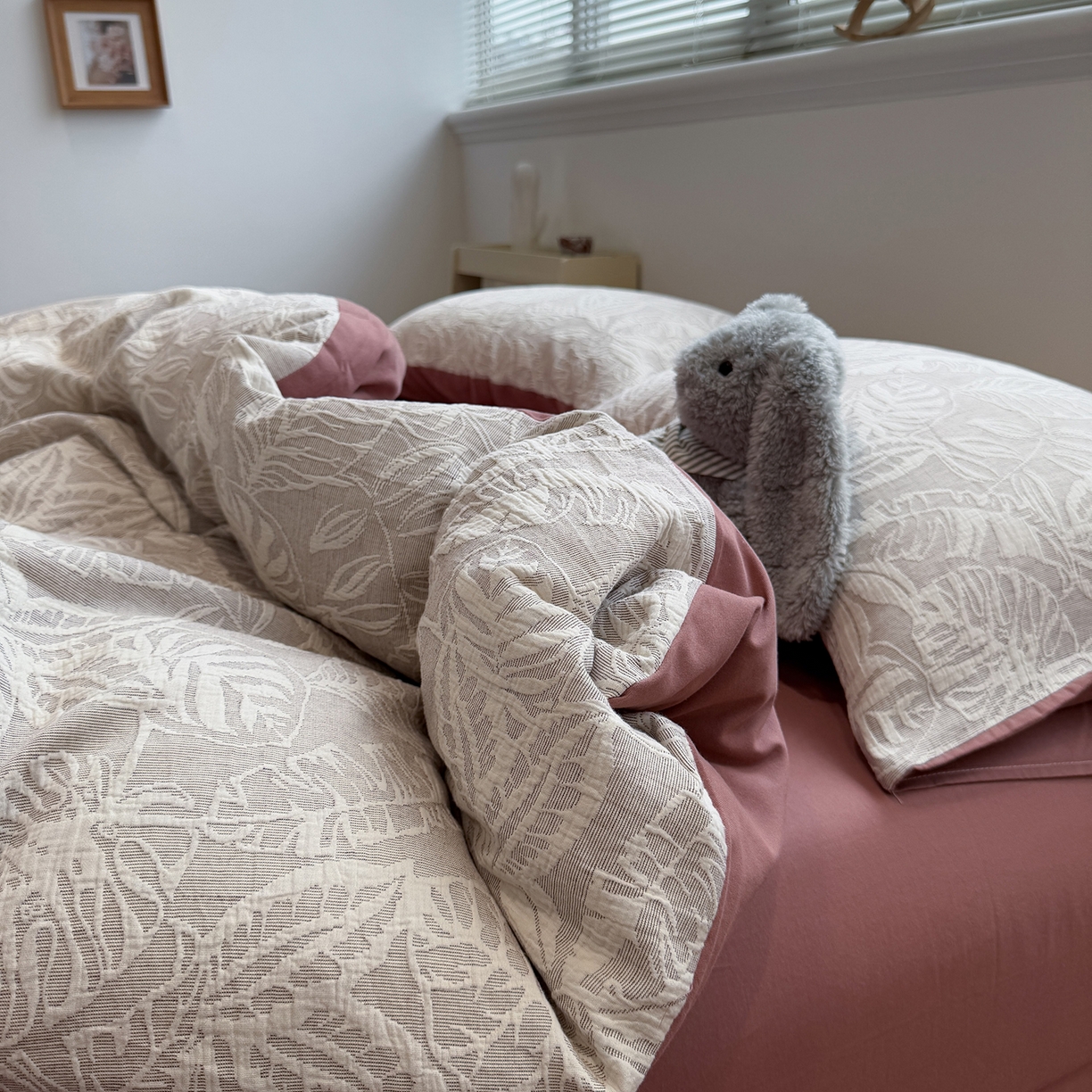 91家纺网 家纺一手货源 找家纺 慕尚家纺 2025新款全棉空气立体提花磨毛四件套 繁花似锦-豆沙