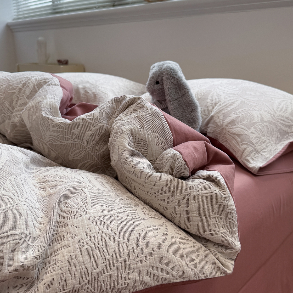 91家纺网 家纺一手货源 找家纺 慕尚家纺 2025新款全棉空气立体提花磨毛四件套 繁花似锦-豆沙