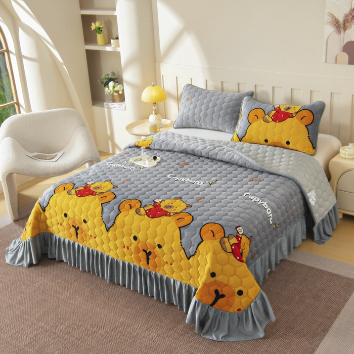 91家纺网 家纺一手货源 找家纺 情煊家纺 2025新款简约加厚A类牛奶绒夹棉印花床盖 大力熊