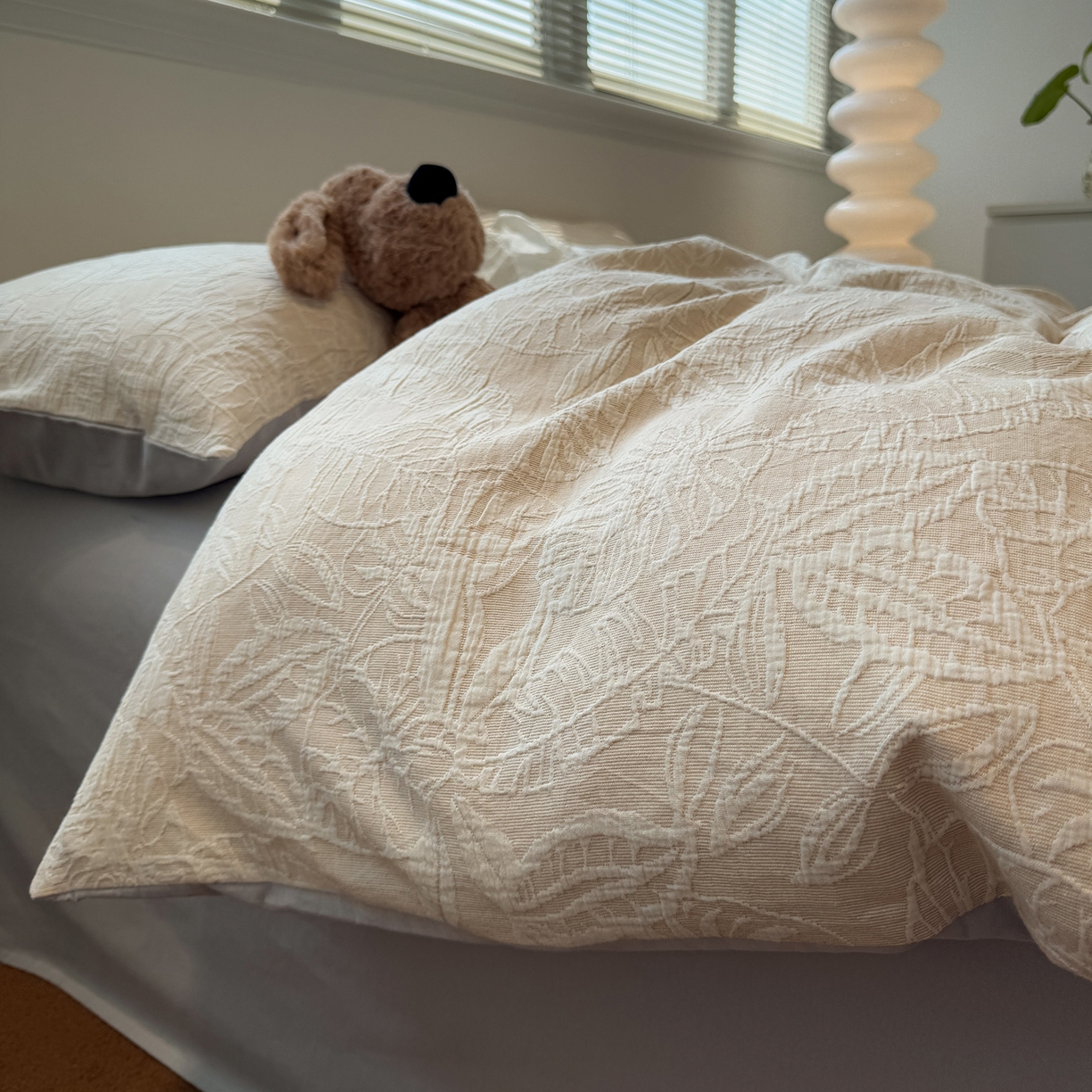 91家纺网 家纺一手货源 找家纺 慕尚家纺 2025新款全棉空气立体提花磨毛四件套 繁花似锦-浅灰