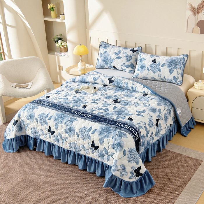 91家纺网 家纺一手货源 找家纺 情煊家纺 2025新款简约加厚A类牛奶绒夹棉印花床盖 蝶恋