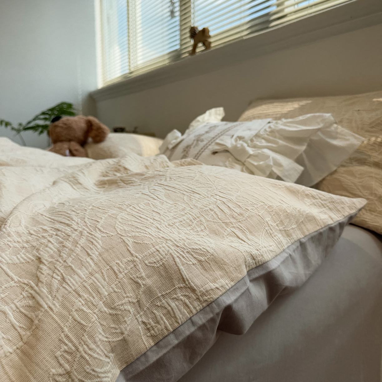 91家纺网 家纺一手货源 找家纺 慕尚家纺 2025新款全棉空气立体提花磨毛四件套 繁花似锦-浅灰