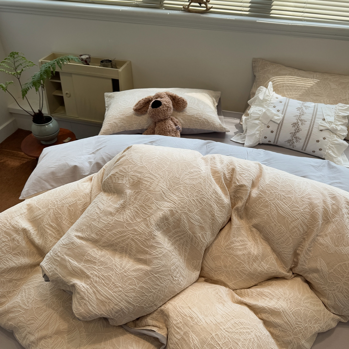 91家纺网 家纺一手货源 找家纺 慕尚家纺 2025新款全棉空气立体提花磨毛四件套 繁花似锦-浅灰