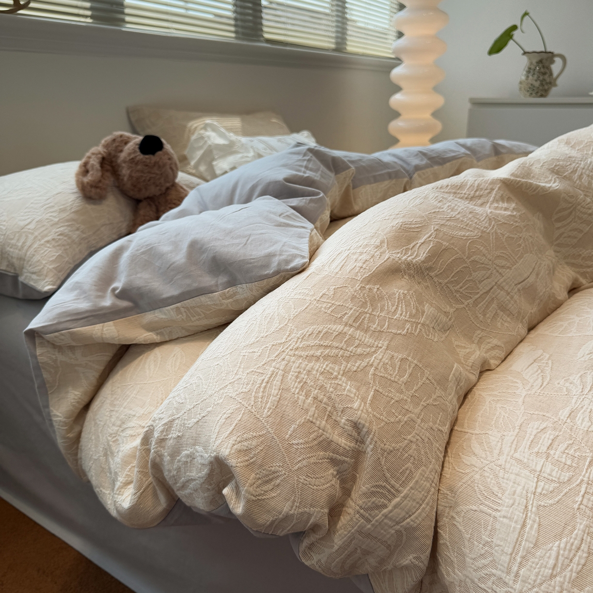 91家纺网 家纺一手货源 找家纺 慕尚家纺 2025新款全棉空气立体提花磨毛四件套 繁花似锦-浅灰