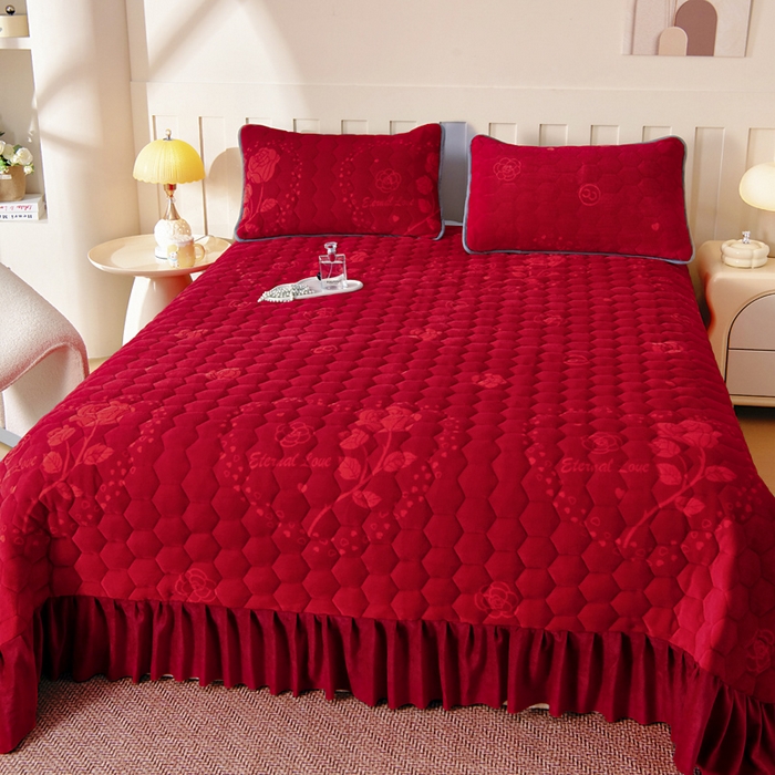 91家纺网 家纺一手货源 找家纺 情煊家纺 2025新款简约加厚A类牛奶绒夹棉印花床盖 红玫瑰