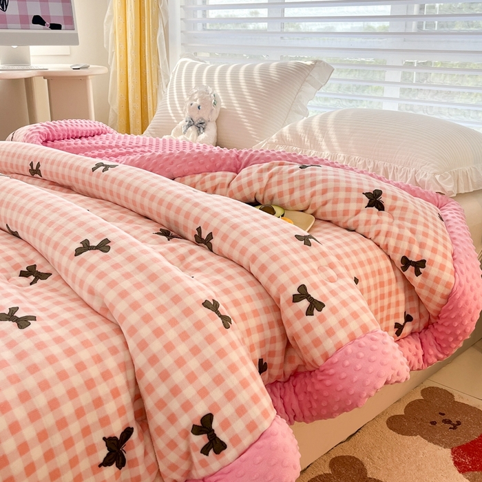 91家纺网 家纺一手货源 找家纺 默忆 2025新款牛奶绒豆豆被被子被芯 格子蝴蝶结