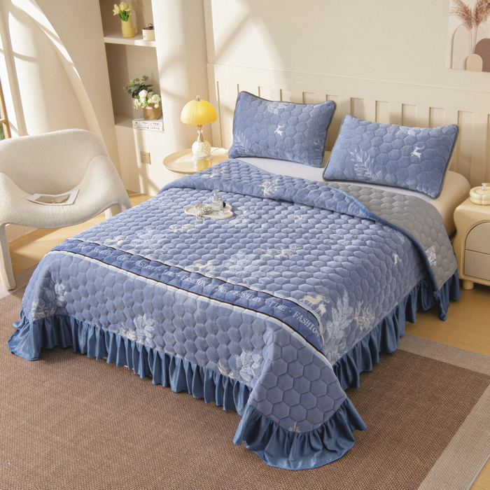 91家纺网 家纺一手货源 找家纺 情煊家纺 2025新款简约加厚A类牛奶绒夹棉印花床盖 林深见鹿