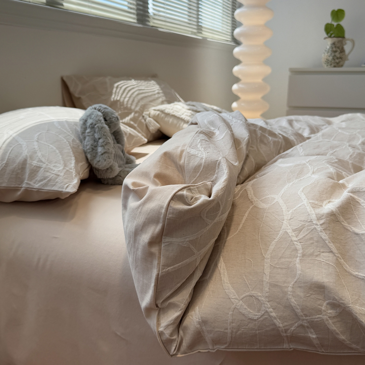 91家纺网 家纺一手货源 找家纺 慕尚家纺 2025新款全棉空气立体提花磨毛四件套 贯穿-卡其