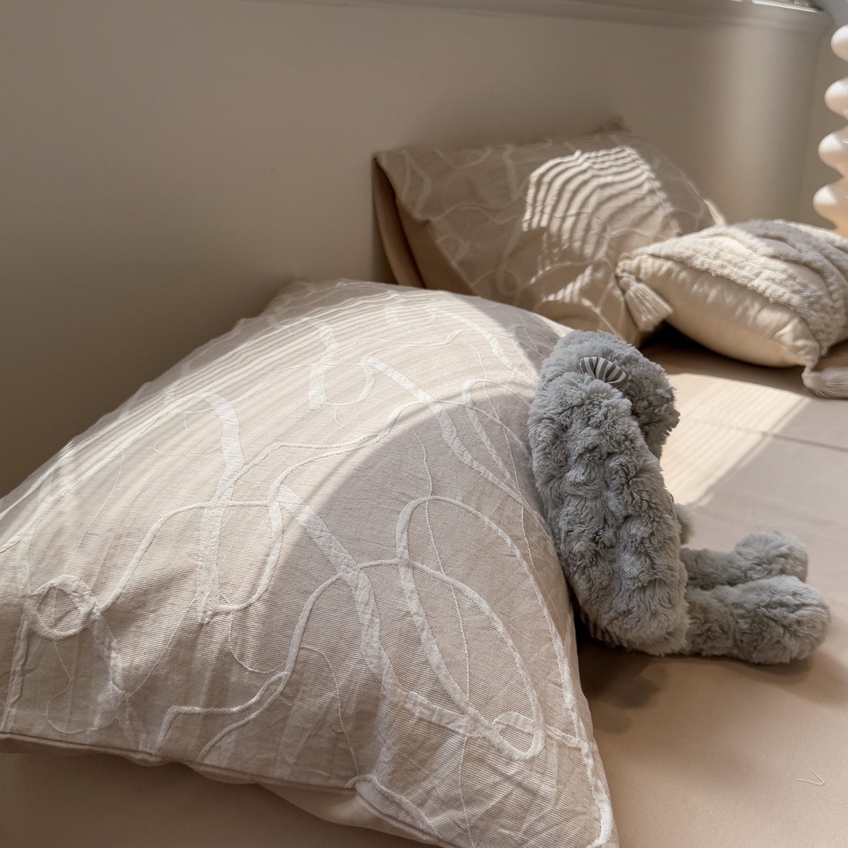 91家纺网 家纺一手货源 找家纺 慕尚家纺 2025新款全棉空气立体提花磨毛四件套 贯穿-卡其