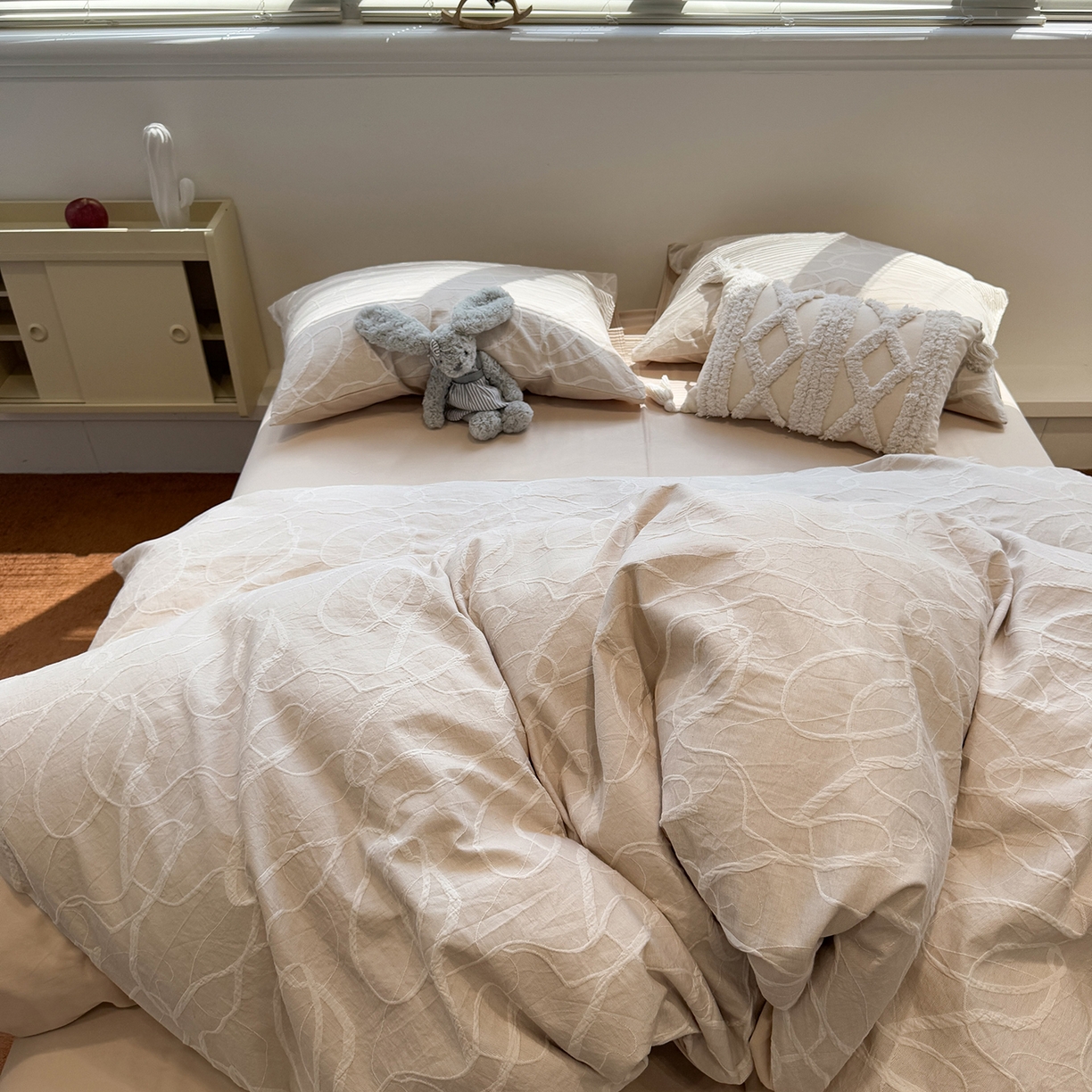 91家纺网 家纺一手货源 找家纺 慕尚家纺 2025新款全棉空气立体提花磨毛四件套 贯穿-卡其