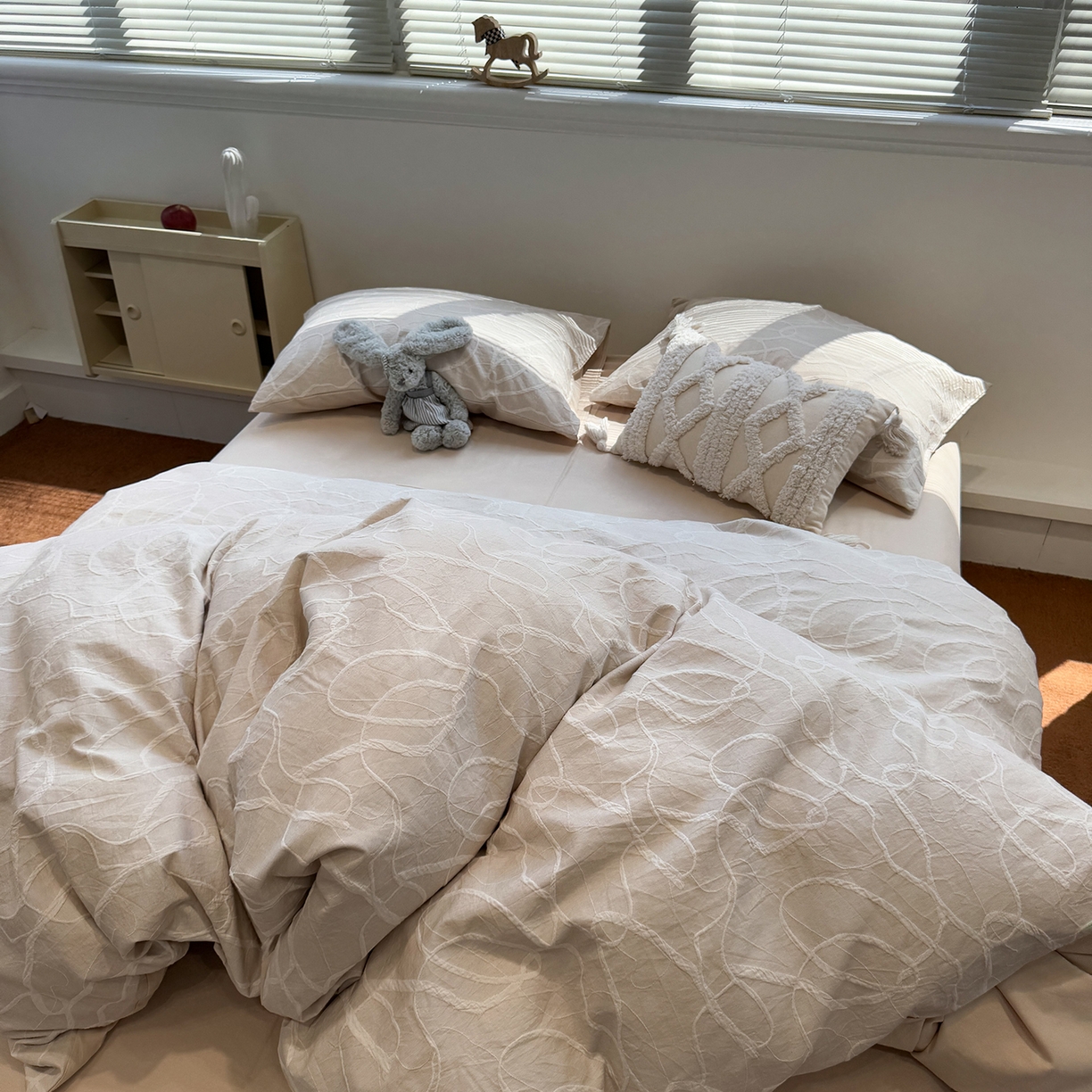 91家纺网 家纺一手货源 找家纺 慕尚家纺 2025新款全棉空气立体提花磨毛四件套 贯穿-卡其