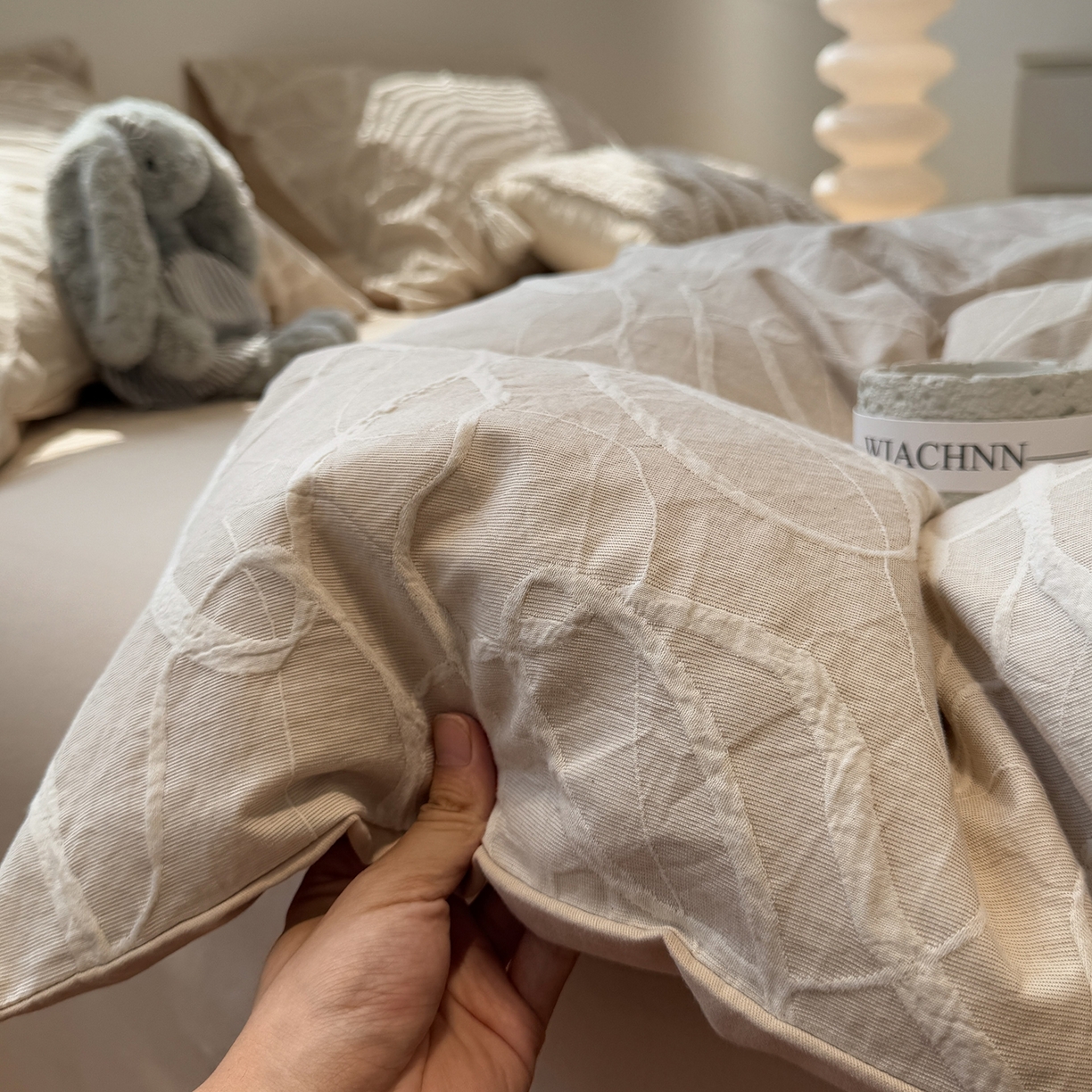 91家纺网 家纺一手货源 找家纺 慕尚家纺 2025新款全棉空气立体提花磨毛四件套 贯穿-卡其