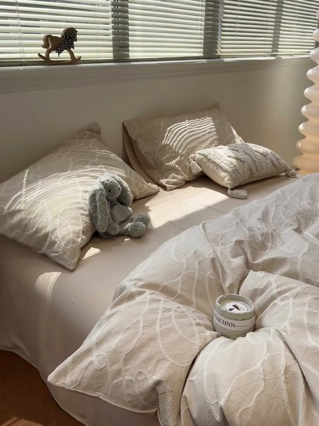 91家纺网 家纺一手货源 找家纺 慕尚家纺 2025新款全棉空气立体提花磨毛四件套 贯穿-卡其