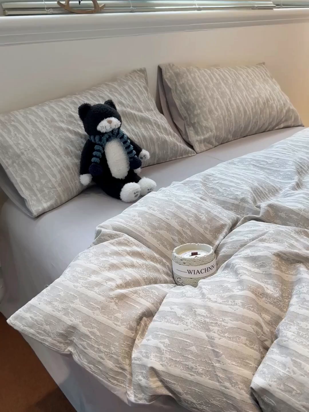 91家纺网 家纺一手货源 找家纺 慕尚家纺 2025新款全棉空气立体提花磨毛四件套 律动-浅灰