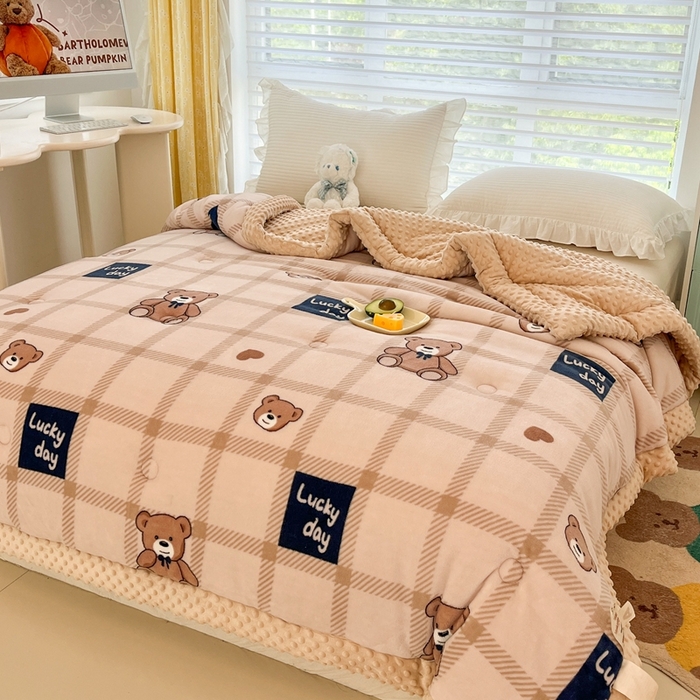 91家纺网 家纺一手货源 找家纺 默忆 2025新款牛奶绒豆豆被被子被芯 格子熊