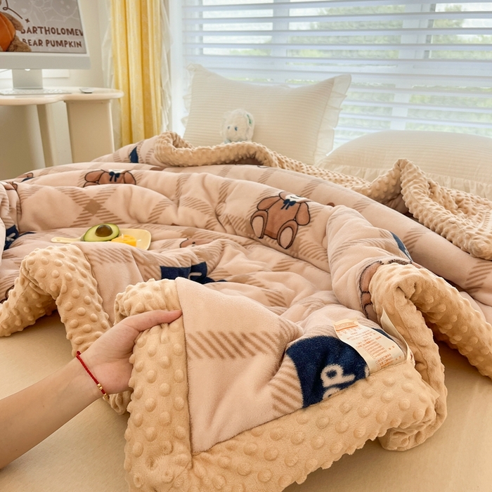 91家纺网 家纺一手货源 找家纺 默忆 2025新款牛奶绒豆豆被被子被芯 格子熊