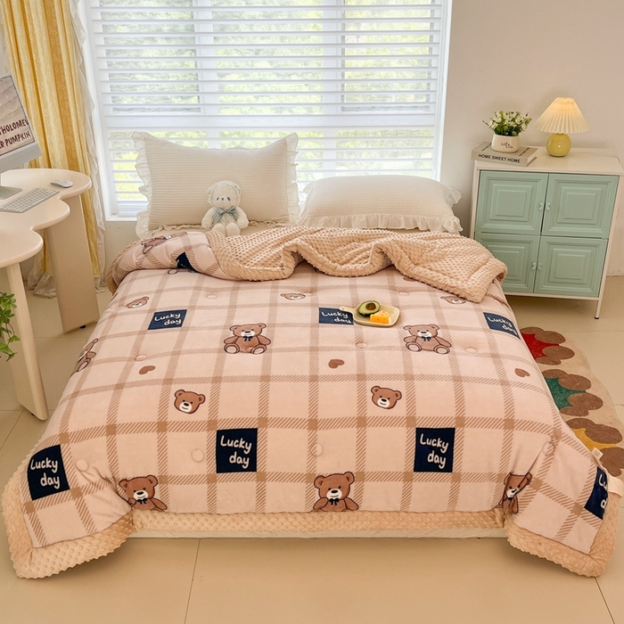 91家纺网 家纺一手货源 找家纺 默忆 2025新款牛奶绒豆豆被被子被芯 格子熊