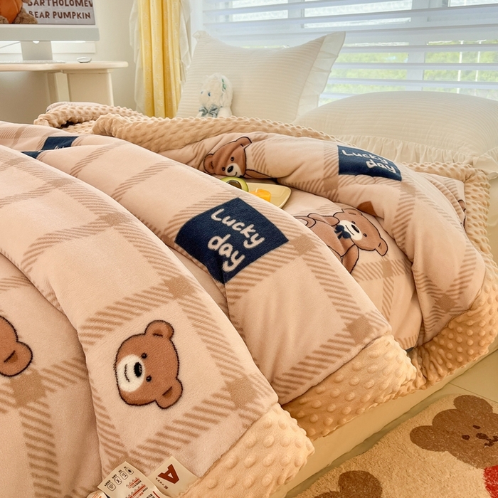 91家纺网 家纺一手货源 找家纺 默忆 2025新款牛奶绒豆豆被被子被芯 格子熊