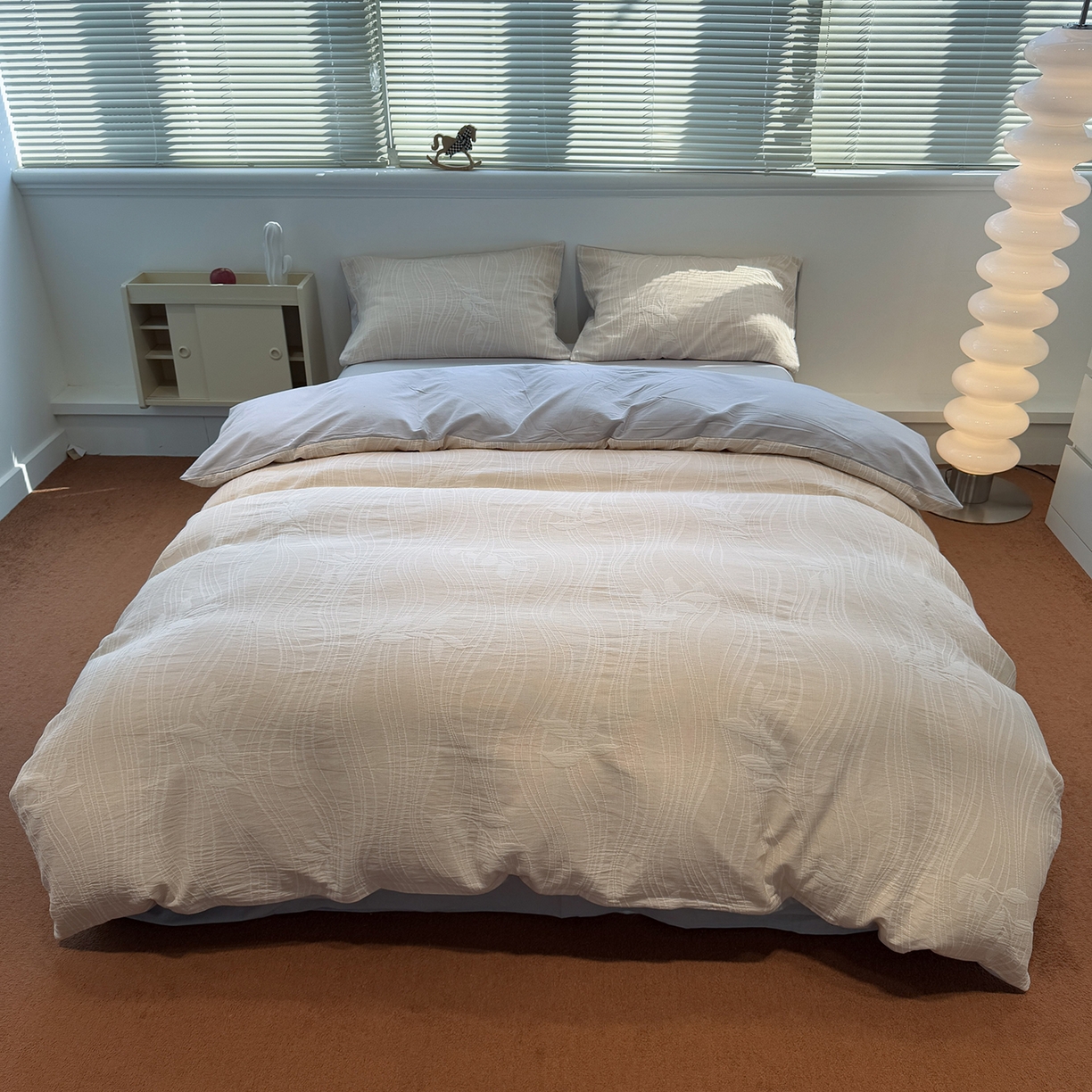 91家纺网 家纺一手货源 找家纺 慕尚家纺 2025新款全棉空气立体提花磨毛四件套 线条-白灰