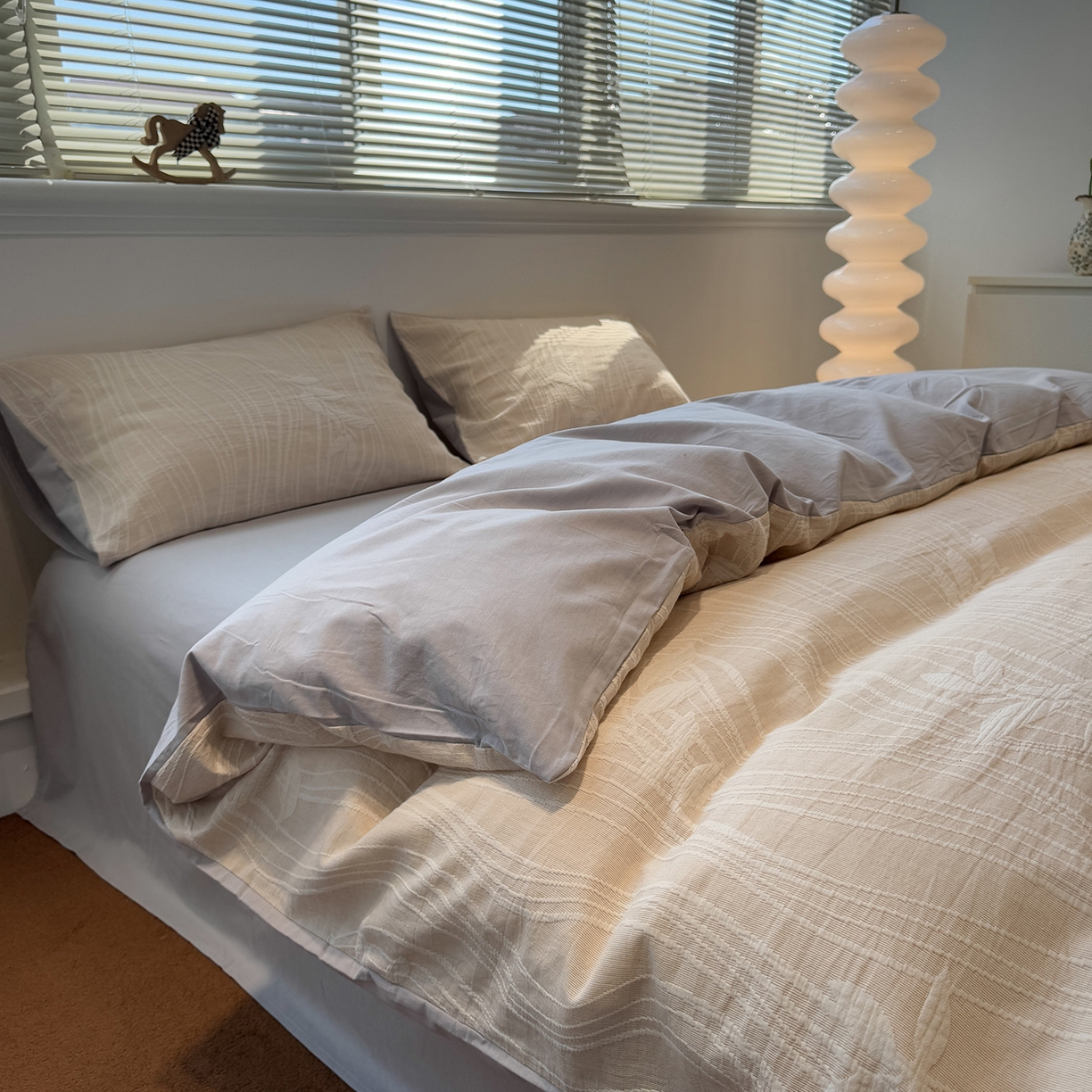 91家纺网 家纺一手货源 找家纺 慕尚家纺 2025新款全棉空气立体提花磨毛四件套 线条-白灰