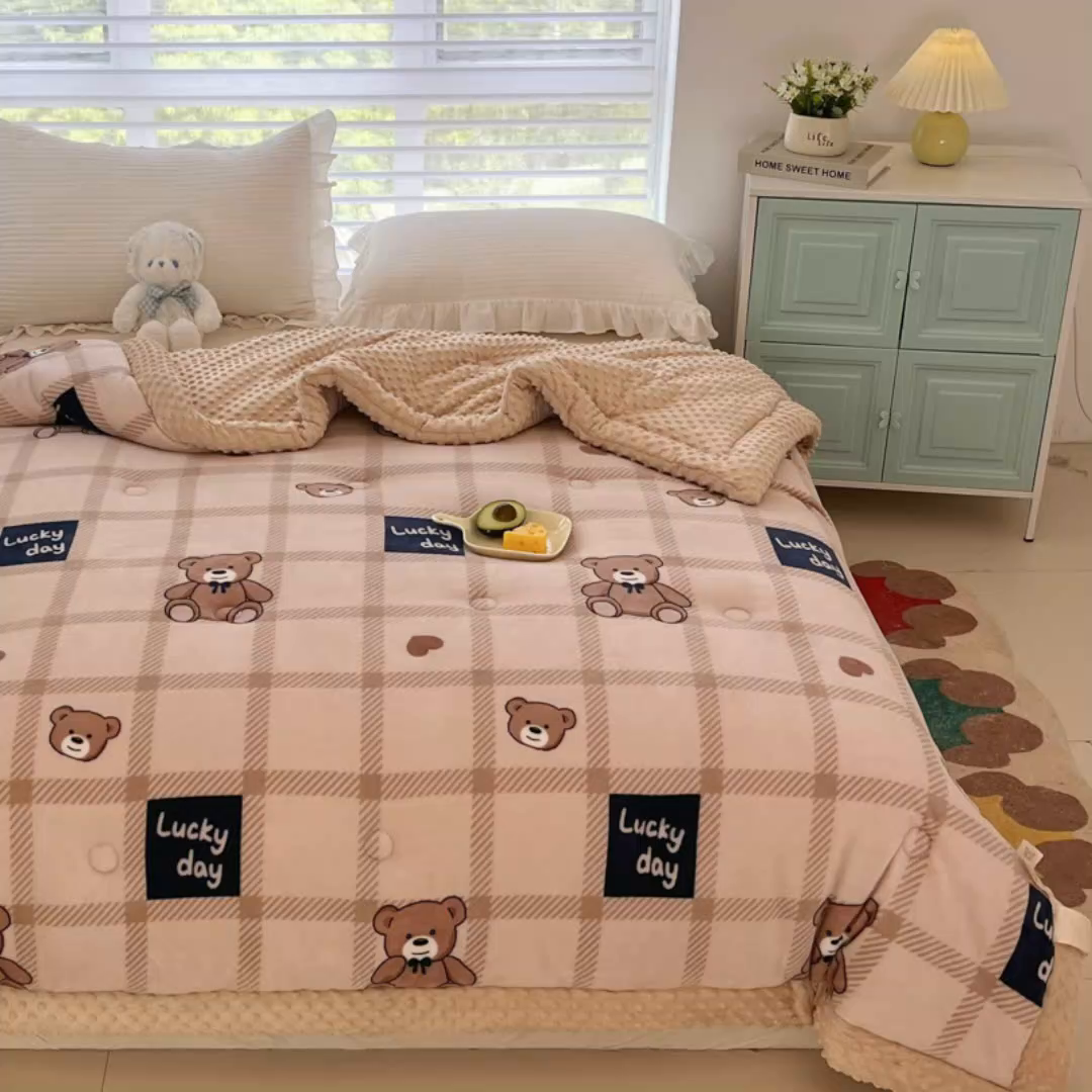 91家纺网 家纺一手货源 找家纺 默忆 2025新款牛奶绒豆豆被被子被芯 格子熊