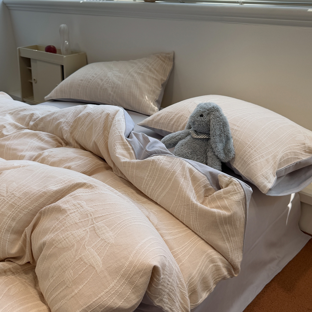 91家纺网 家纺一手货源 找家纺 慕尚家纺 2025新款全棉空气立体提花磨毛四件套 线条-白灰