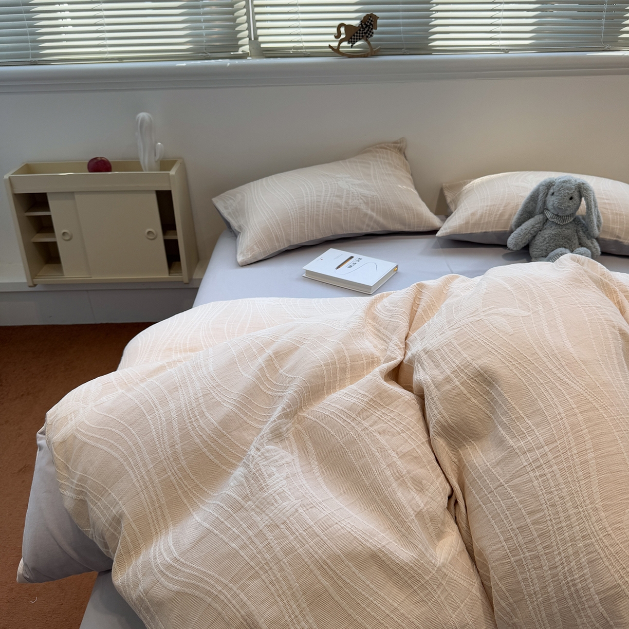 91家纺网 家纺一手货源 找家纺 慕尚家纺 2025新款全棉空气立体提花磨毛四件套 线条-白灰