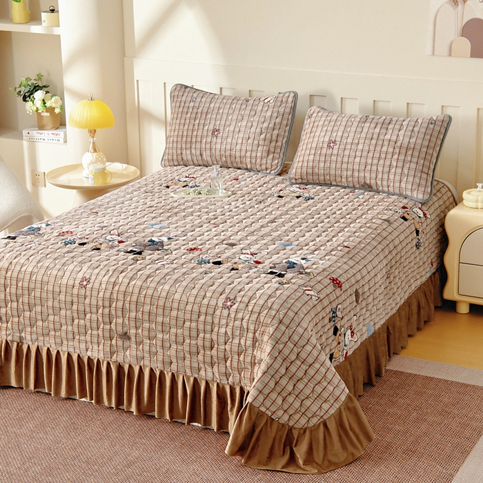 91家纺网 家纺一手货源 找家纺 情煊家纺 2025新款简约加厚A类牛奶绒夹棉印花床盖 蘑菇小兔