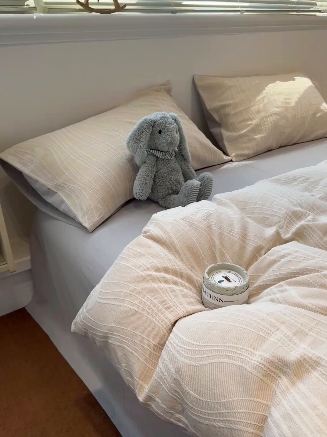 91家纺网 家纺一手货源 找家纺 慕尚家纺 2025新款全棉空气立体提花磨毛四件套 线条-白灰